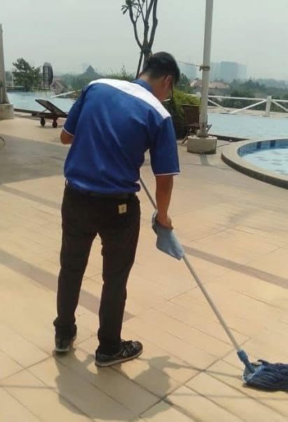 Perawatan area kolam
