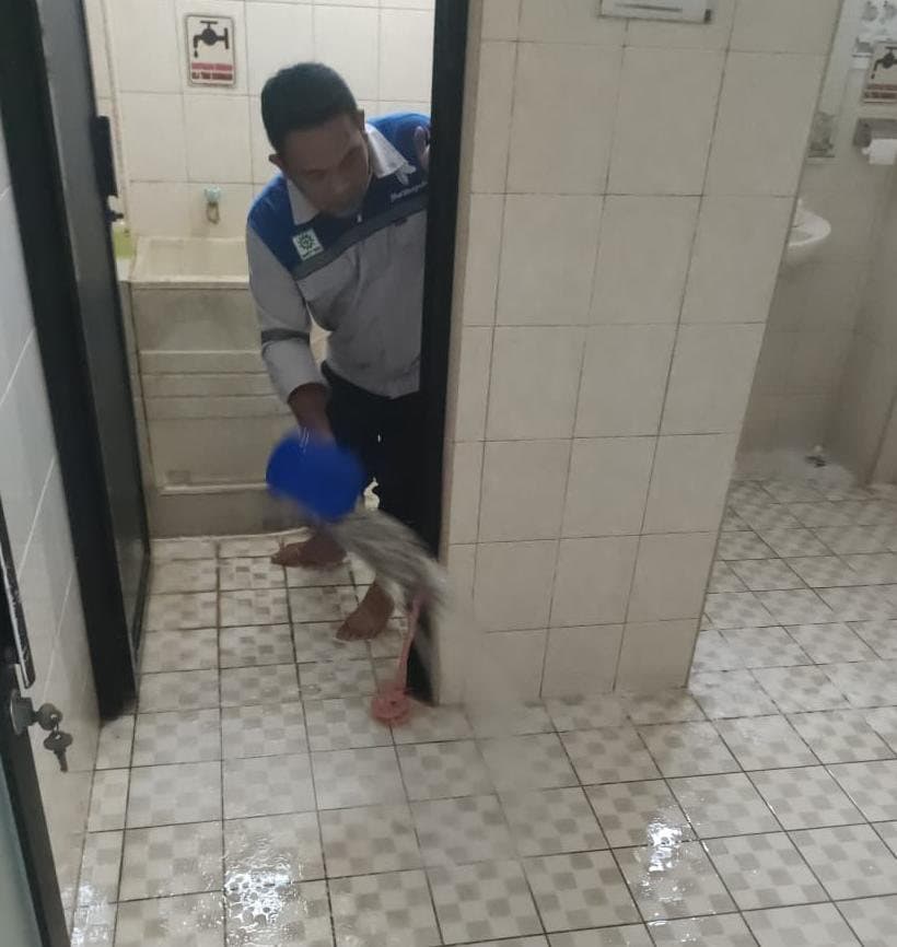 Pembersihan jendela dan blind