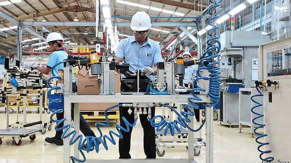 Tenaga kerja di lini produksi